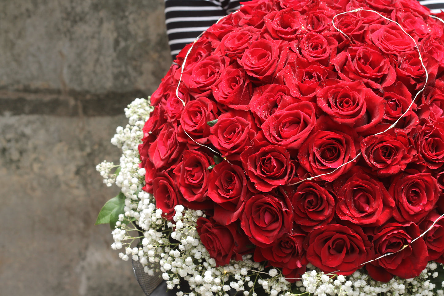 99 RED ROSES WITH BABY BREATH FRESH FLOWER BOUQUET-99朵红玫瑰花束带满天星
